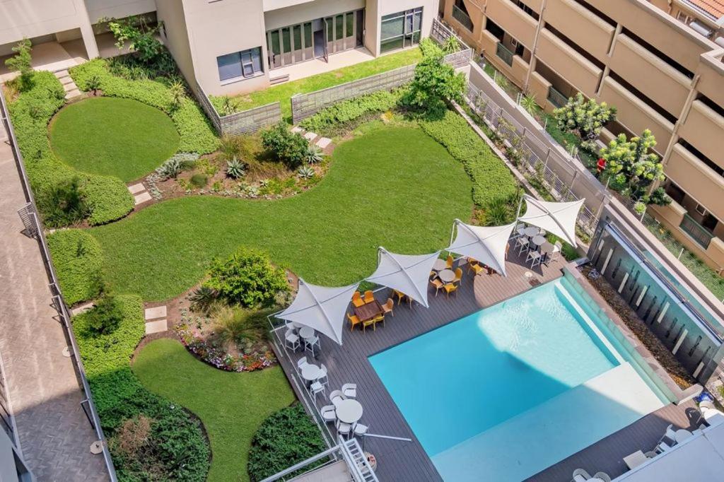 Masingita Towers, 15 West Road South Road