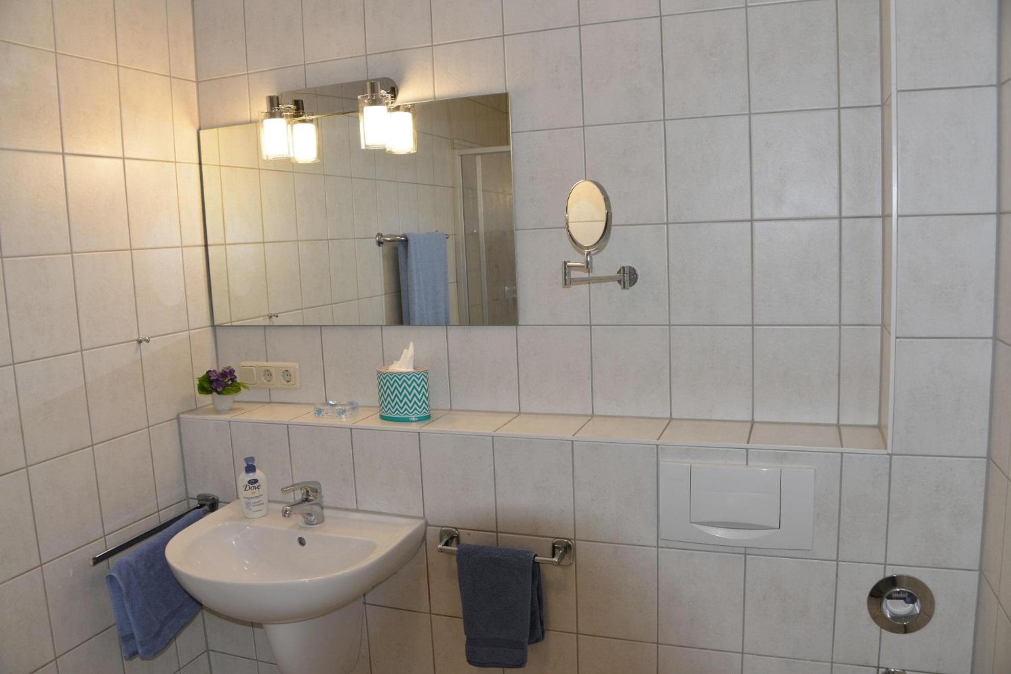Darsser Weg 38 en Zingst — bathroom