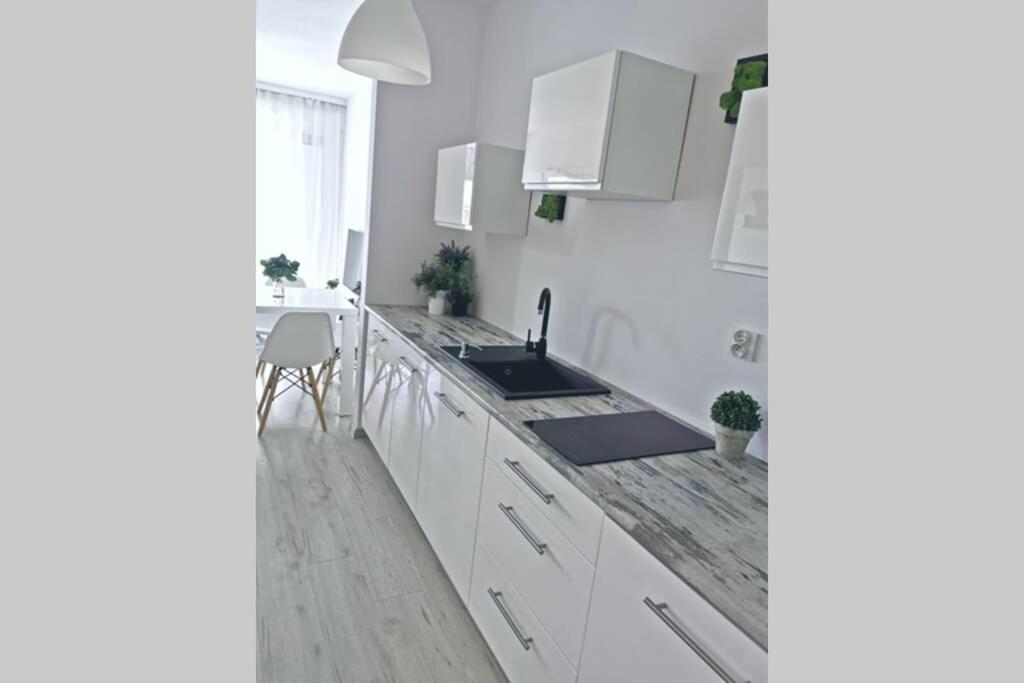 Green Apartment Promenada Gwiazd- widok na morze. view 4