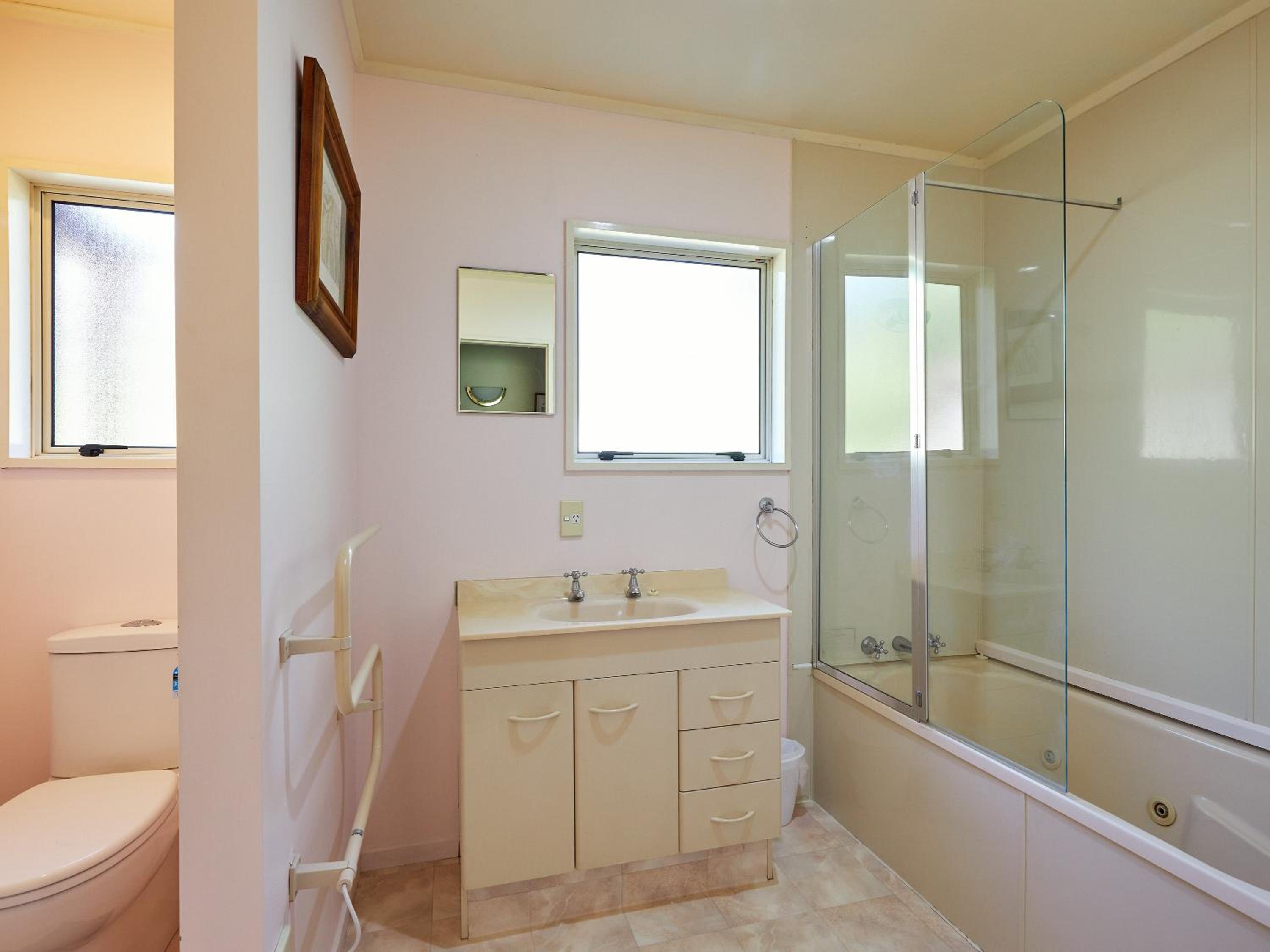 Protea House - Kaikoura Holiday Home