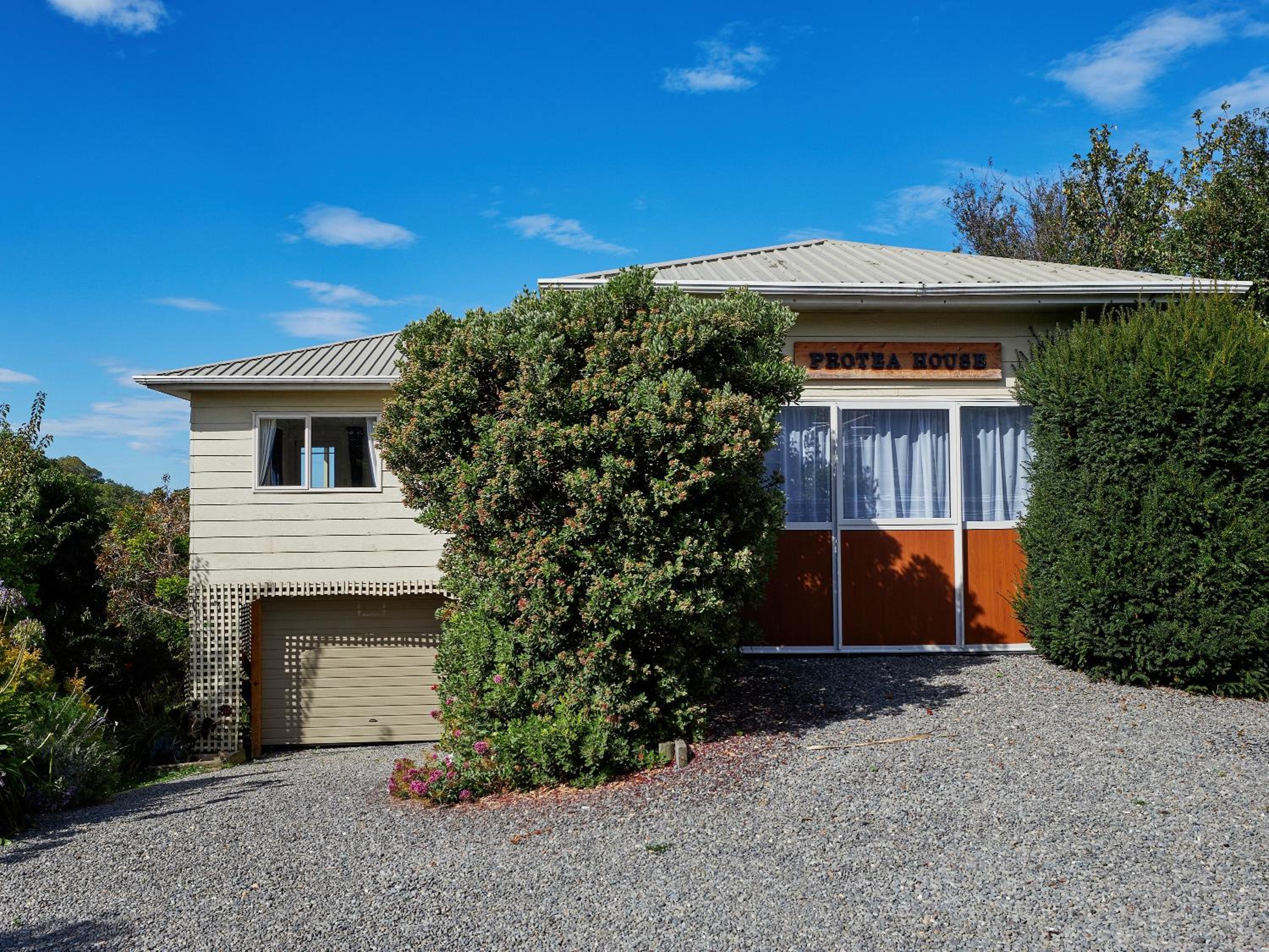 Protea House - Kaikoura Holiday Home