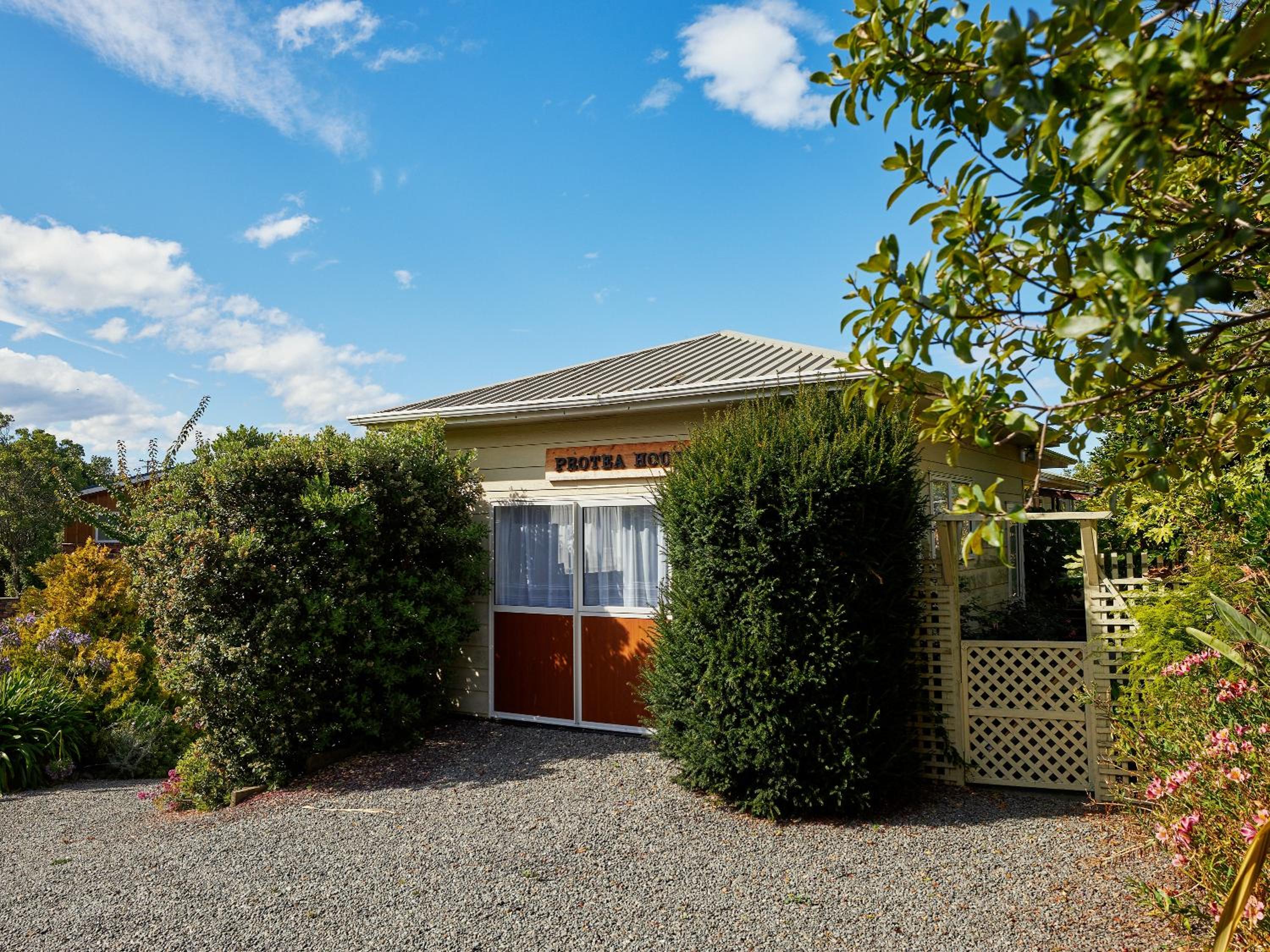 Protea House - Kaikoura Holiday Home