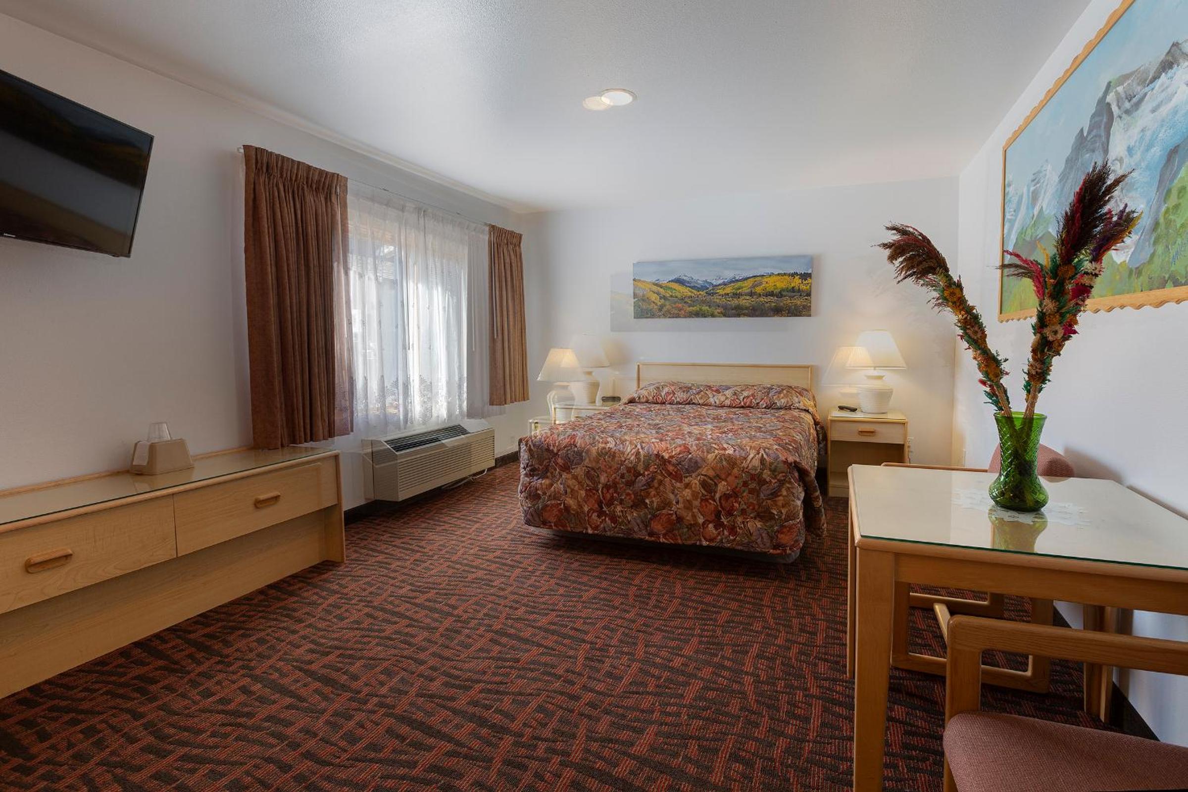 Glenwood Springs Vacations - Starlight Lodge - Property Image 4