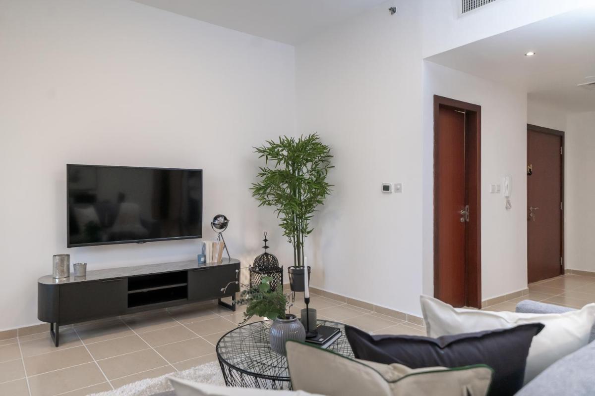 HiGuests - Spacious Apt for 6 in JBR, minutes from the Beach