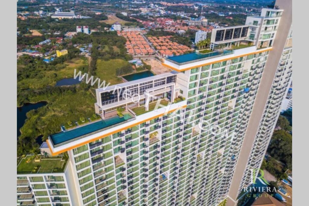RIVIERA JOMTIEN THE LUXURY STAY In PATTAYA!! view 2