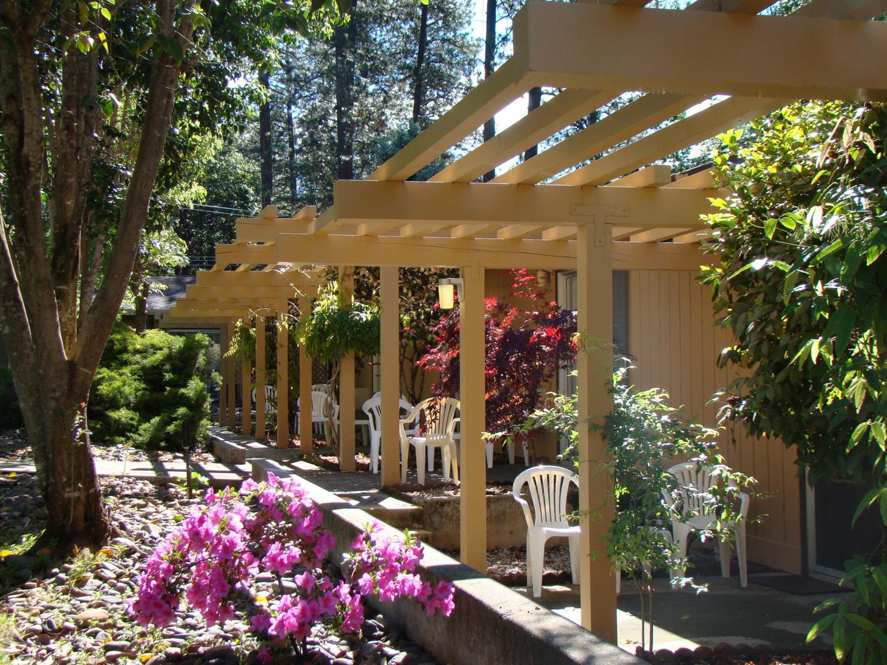 Ponderosa Gardens Motel