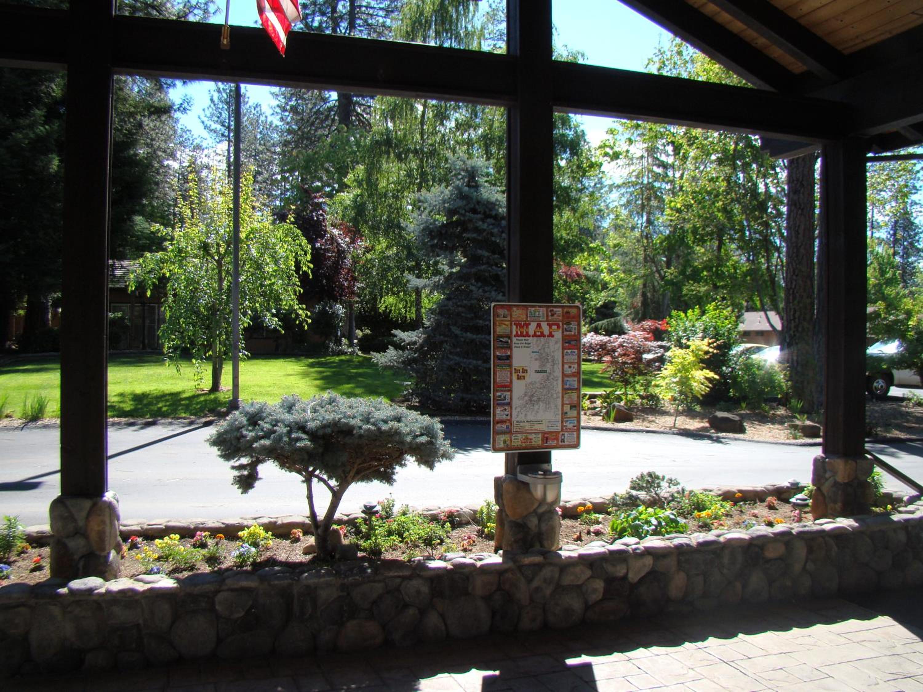 Ponderosa Gardens Motel
