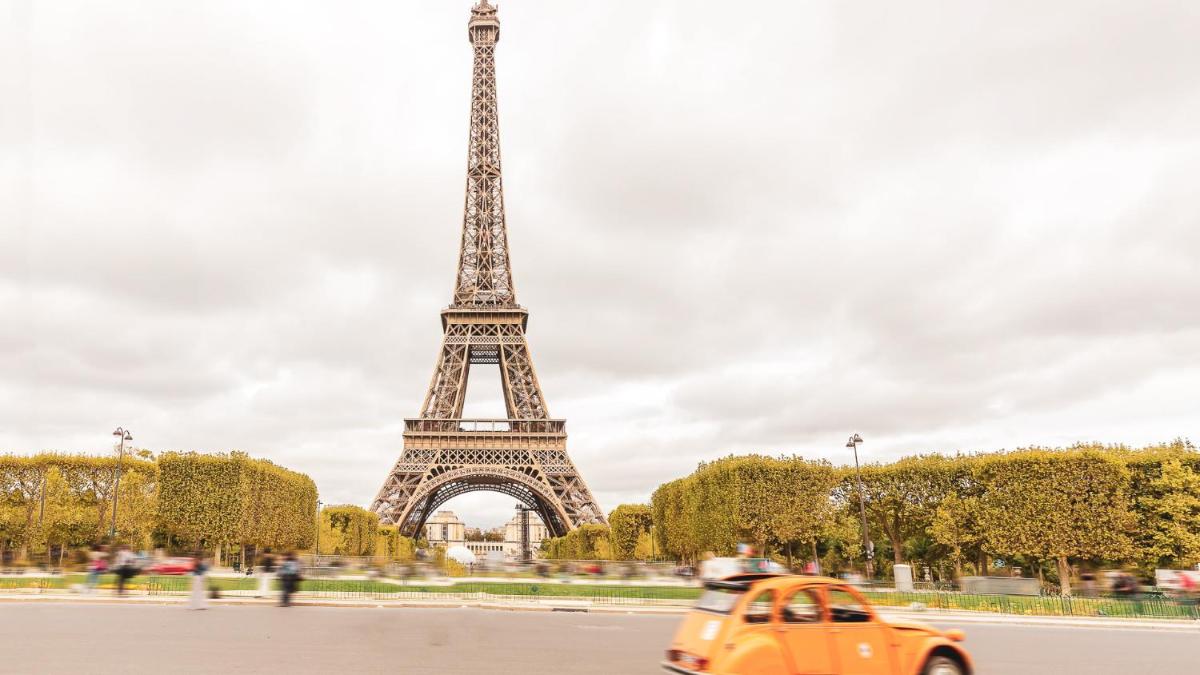 Luxury 2 bedroom Apartment - Eiffel Tower