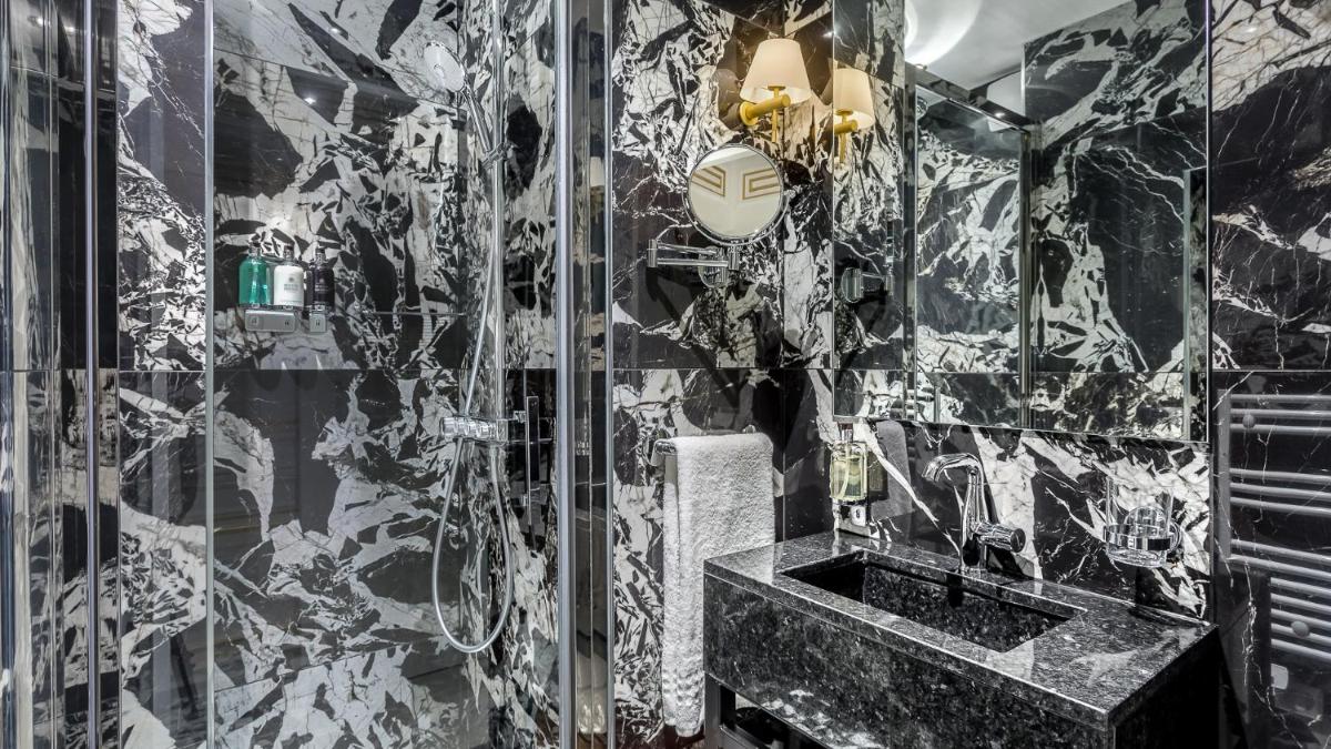 Luxury 2 bedroom Apartment - Eiffel Tower
