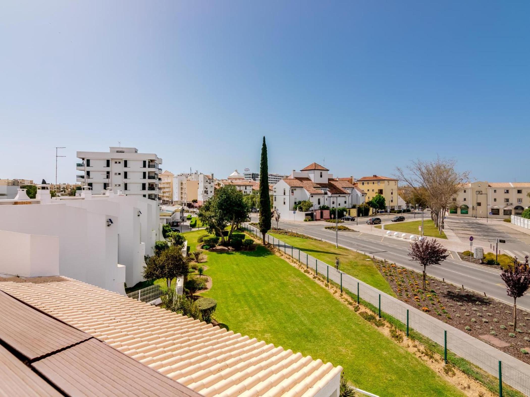 AL - Terrace Pool Vilamoura Marina view 3