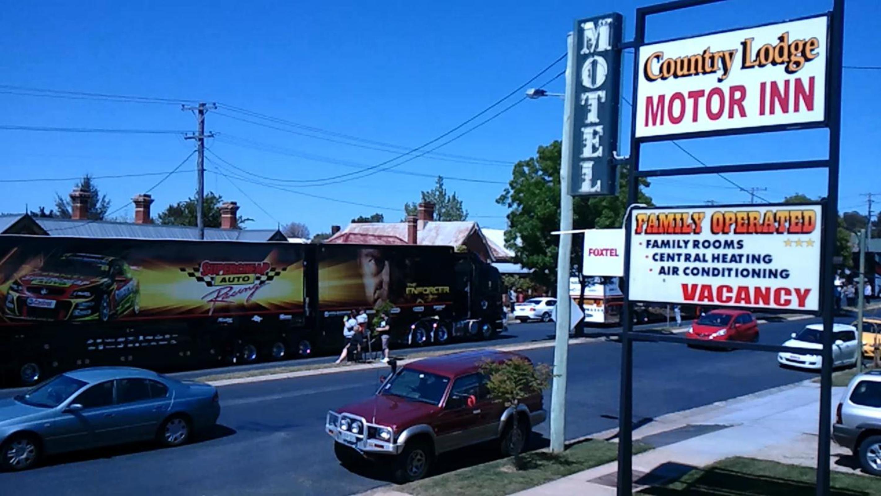 Country Lodge Motor Inn