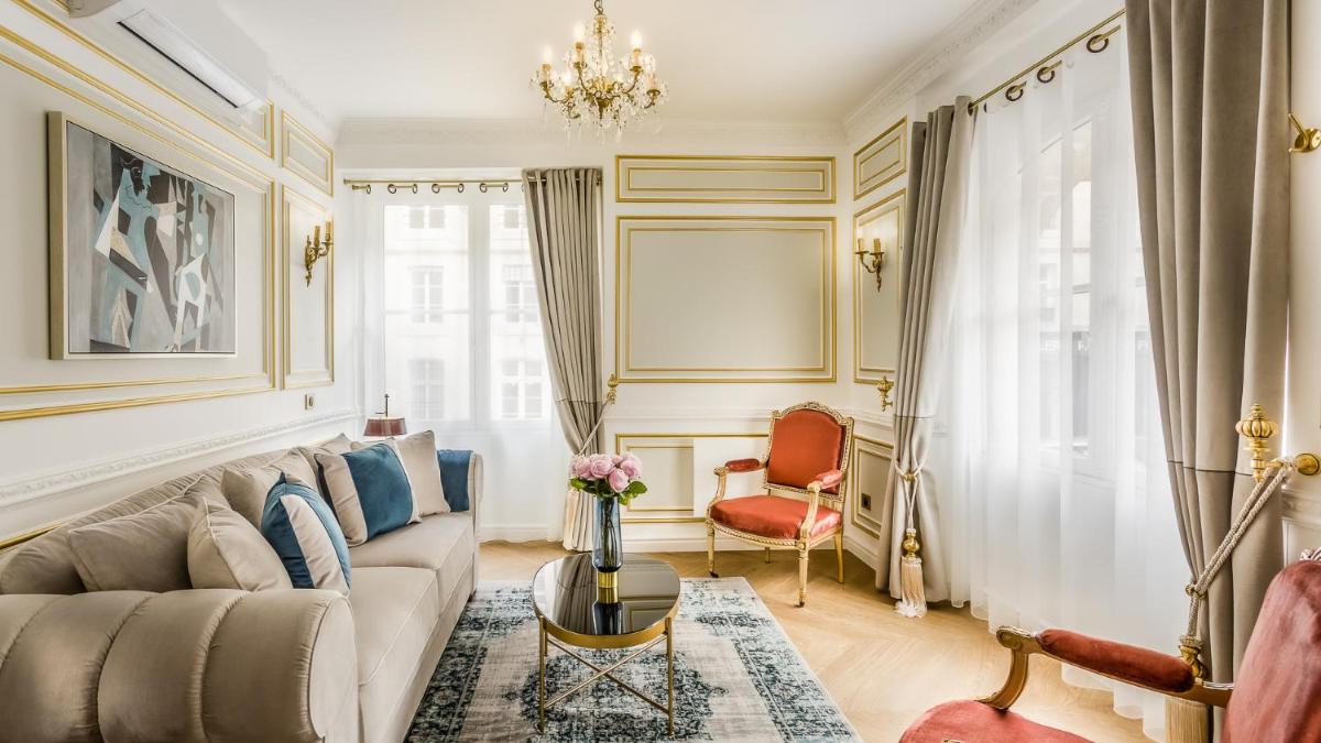 Luxury 6 Bedroom 5 bathroom Palace Apartment - Louvre View
