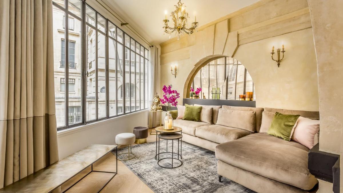 Luxury 6 Bedroom 5 bathroom Palace Apartment - Louvre View
