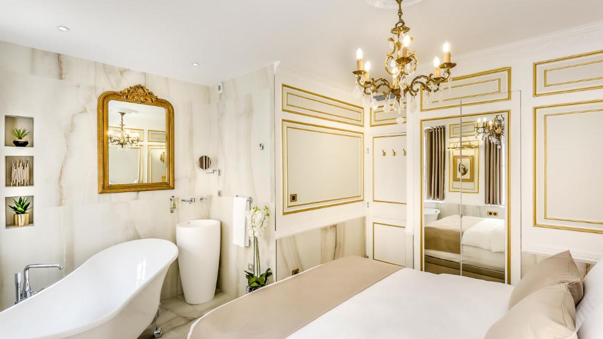 Luxury 6 Bedroom 5 bathroom Palace Apartment - Louvre View