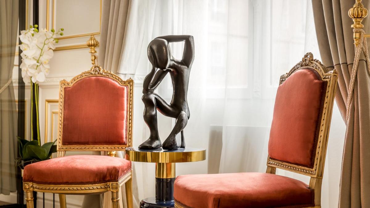 Luxury 6 Bedroom 5 bathroom Palace Apartment - Louvre View
