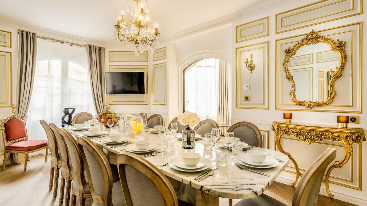 Luxury 6 Bedroom 5 bathroom Palace Apartment - Louvre View