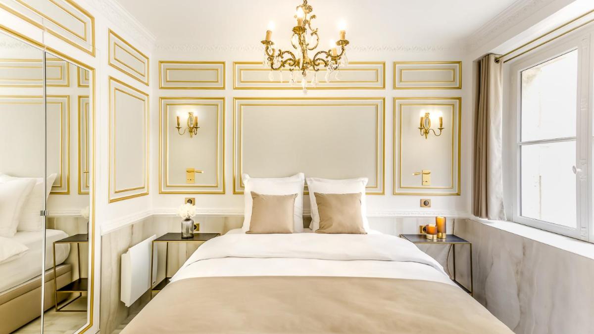 Luxury 6 Bedroom 5 bathroom Palace Apartment - Louvre View