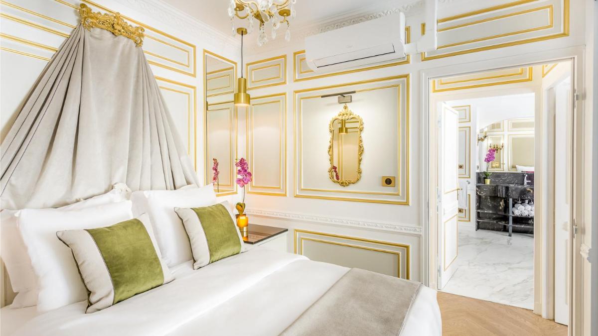 Luxury 6 Bedroom 5 bathroom Palace Apartment - Louvre View