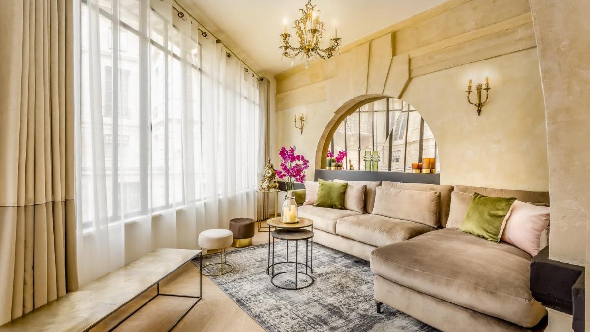 Luxury 6 Bedroom 5 bathroom Palace Apartment - Louvre View