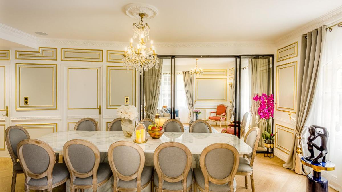 Luxury 6 Bedroom 5 bathroom Palace Apartment - Louvre View