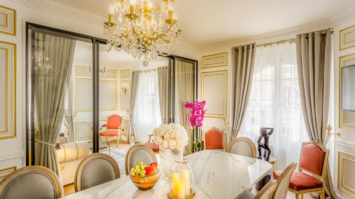 Luxury 6 Bedroom 5 bathroom Palace Apartment - Louvre View
