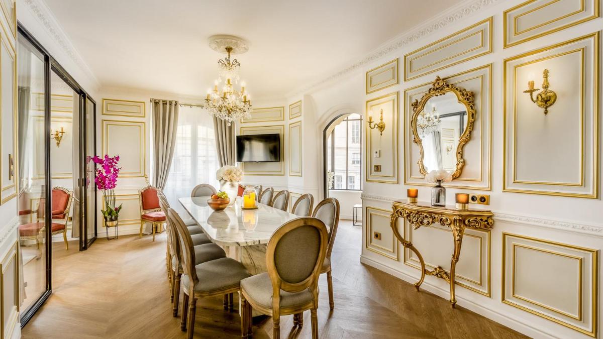 Luxury 6 Bedroom 5 bathroom Palace Apartment - Louvre View