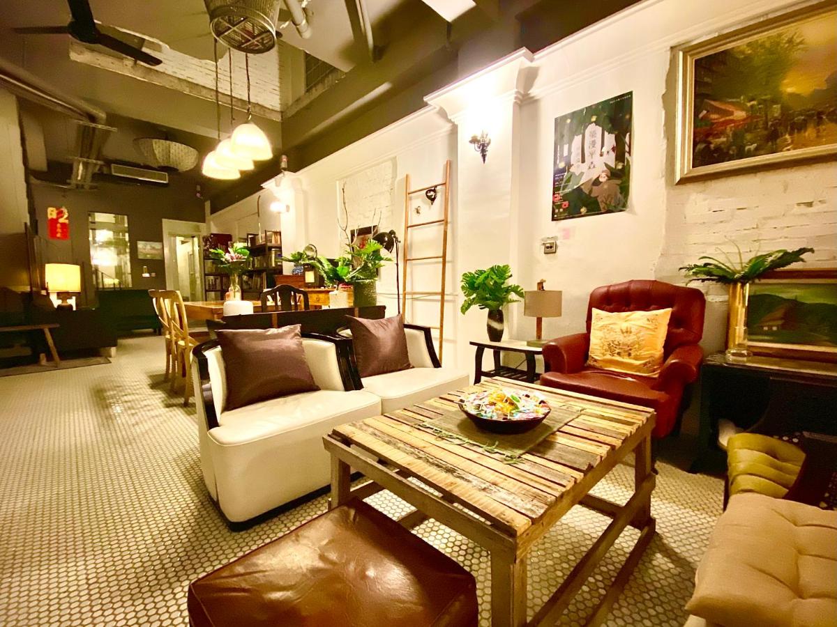 White Dog Apartment Amo B&B City Center Golden Triangle Dongdaemun Night Market view 5
