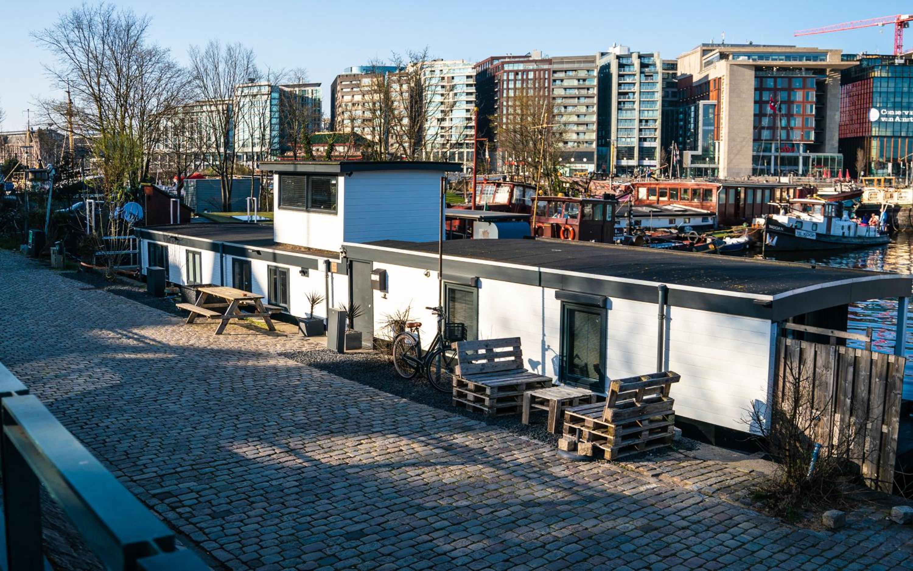 Houseboat-Amsterdam