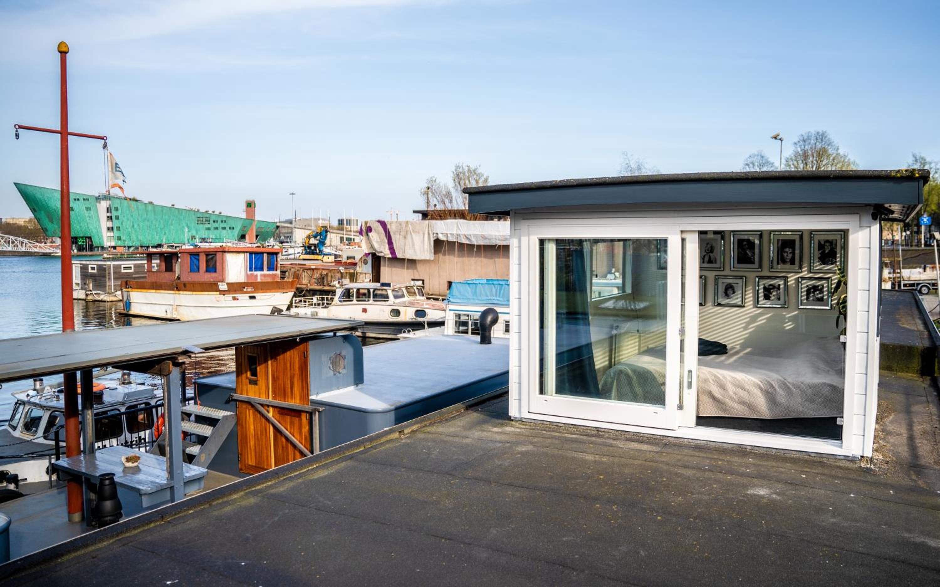 Houseboat-Amsterdam