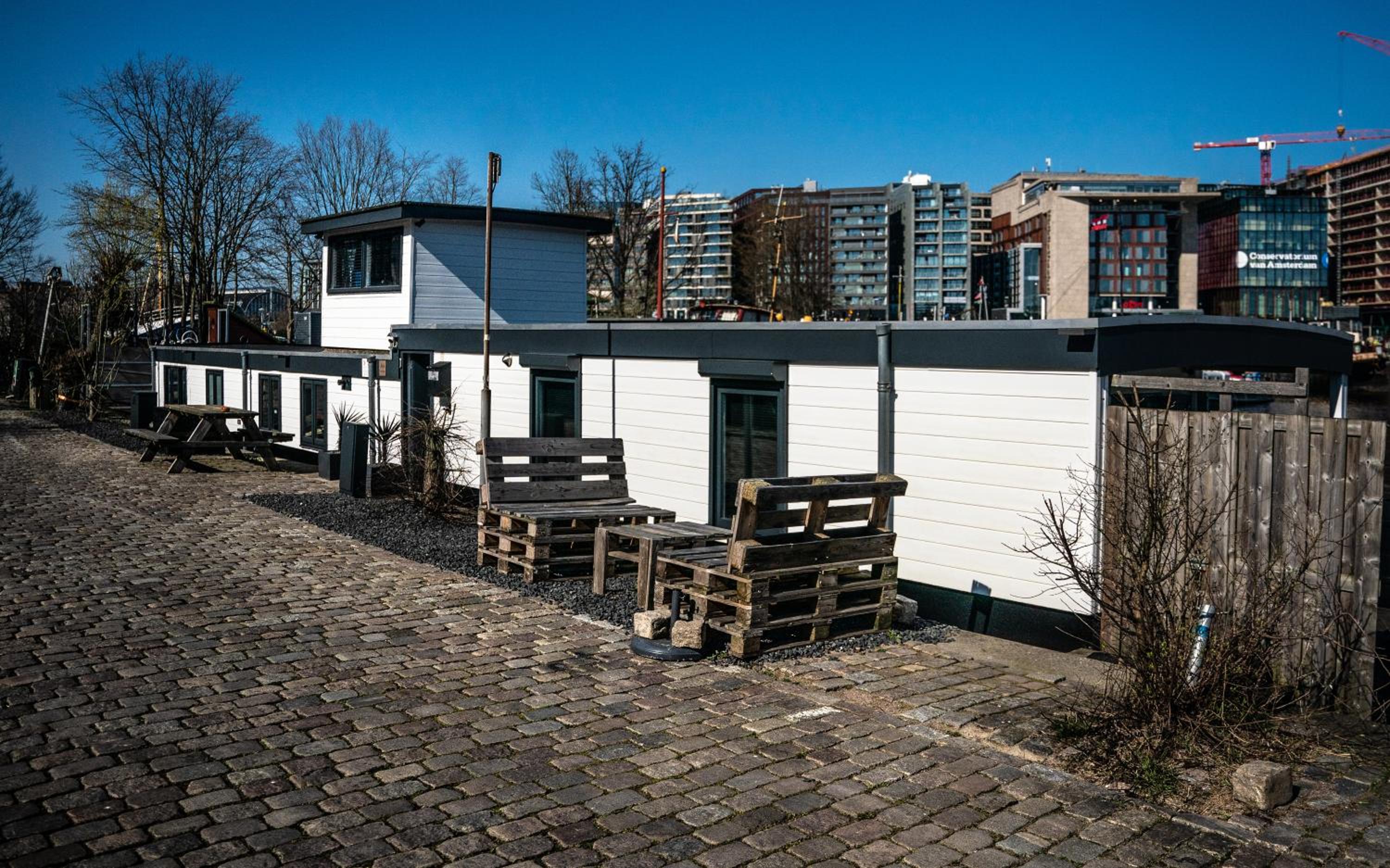 Houseboat-Amsterdam