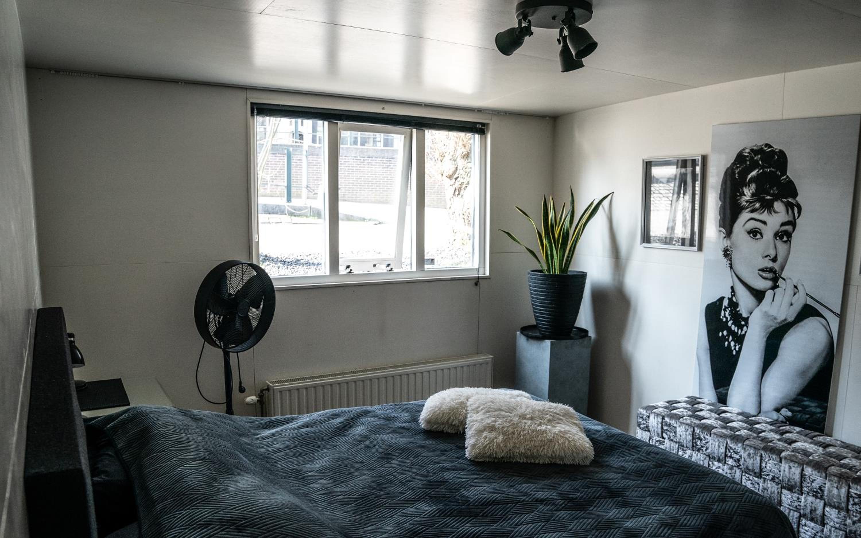 Houseboat-Amsterdam