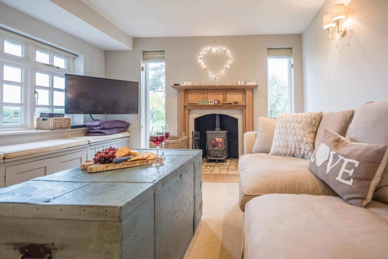 46 Ivy Cottage, Easton view 3