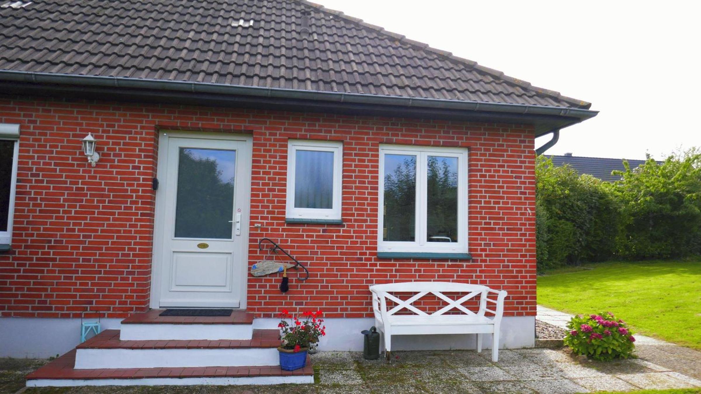 Seeblick II - gemütliche 60qm - ganzes Haus - 50m zum Naturstrand - mit Terrasse und großem Garten