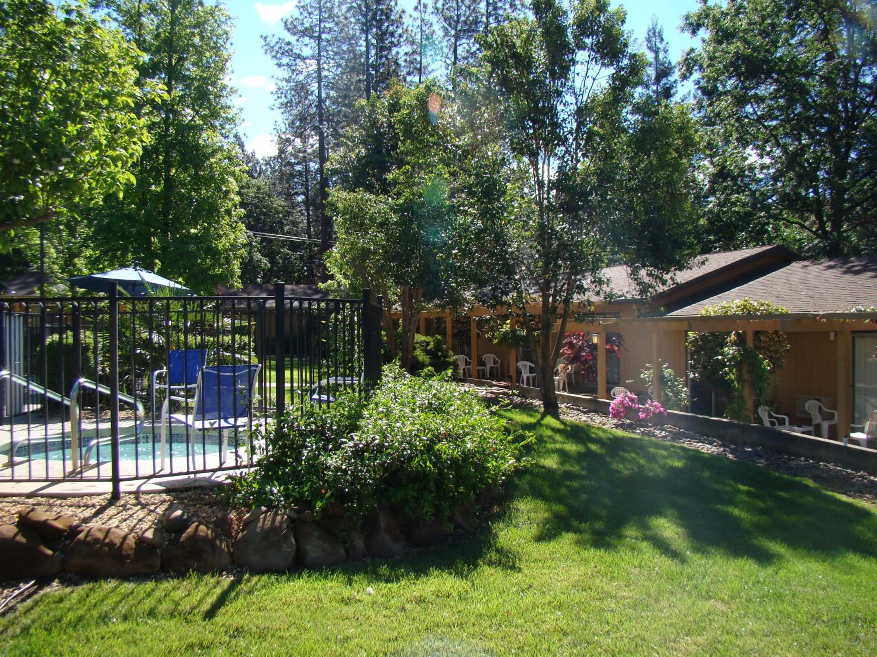 Ponderosa Gardens Motel