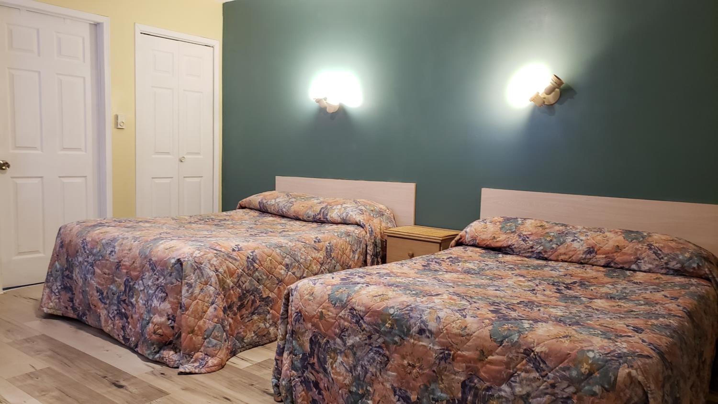 Oakwood Motel