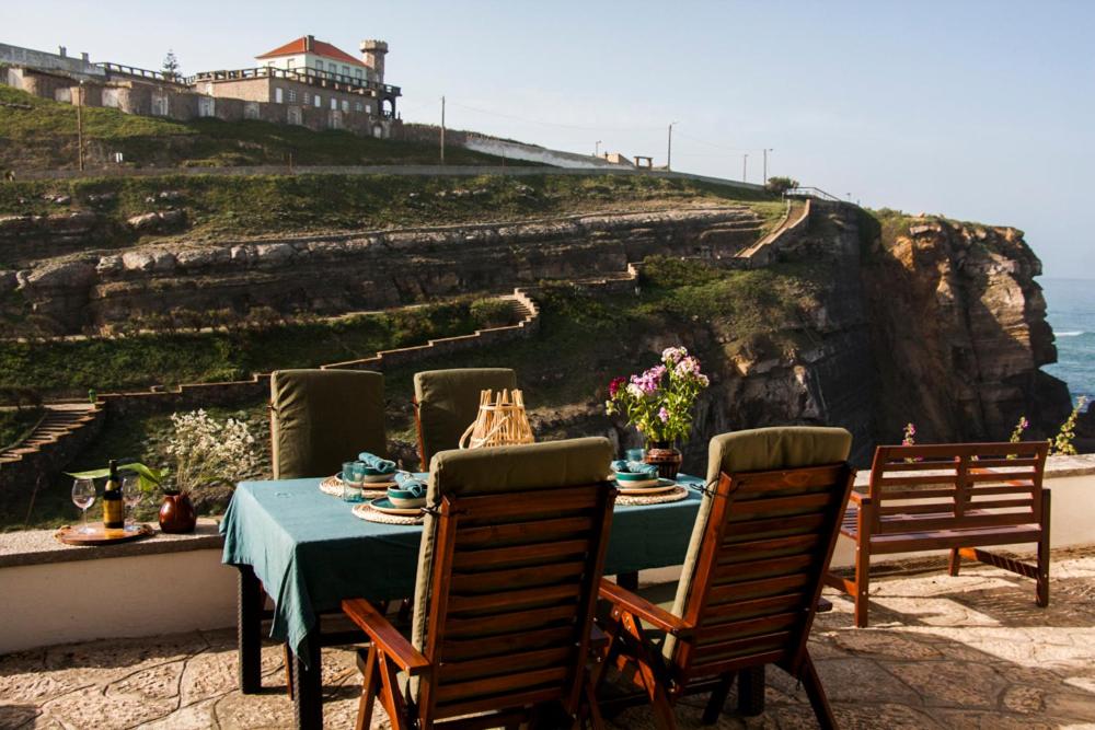 Um Lugar ao Sol Beach House Azenhas do Mar view 3
