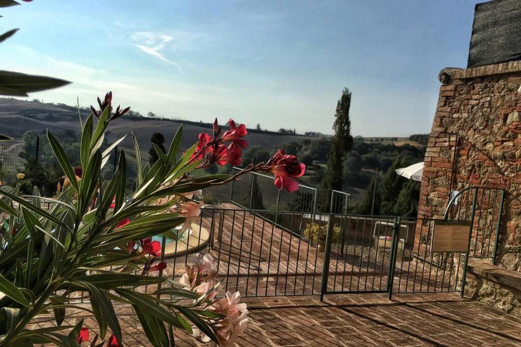 Pasqui Villas La Capanna accogliente casa in paese con vista piscina WiFi view 5