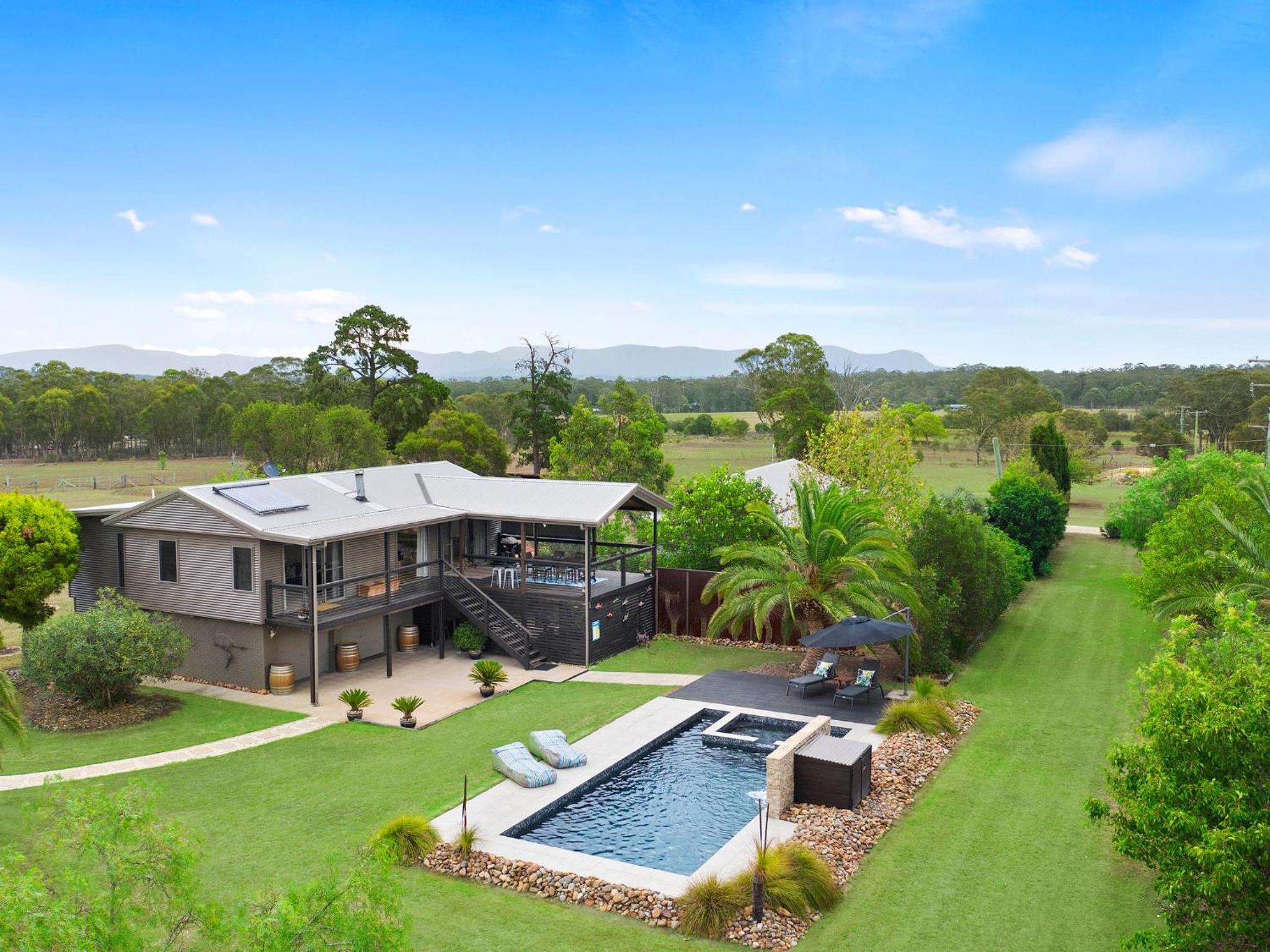 Lilies on Lovedale Estate - Heated Pool and Spa