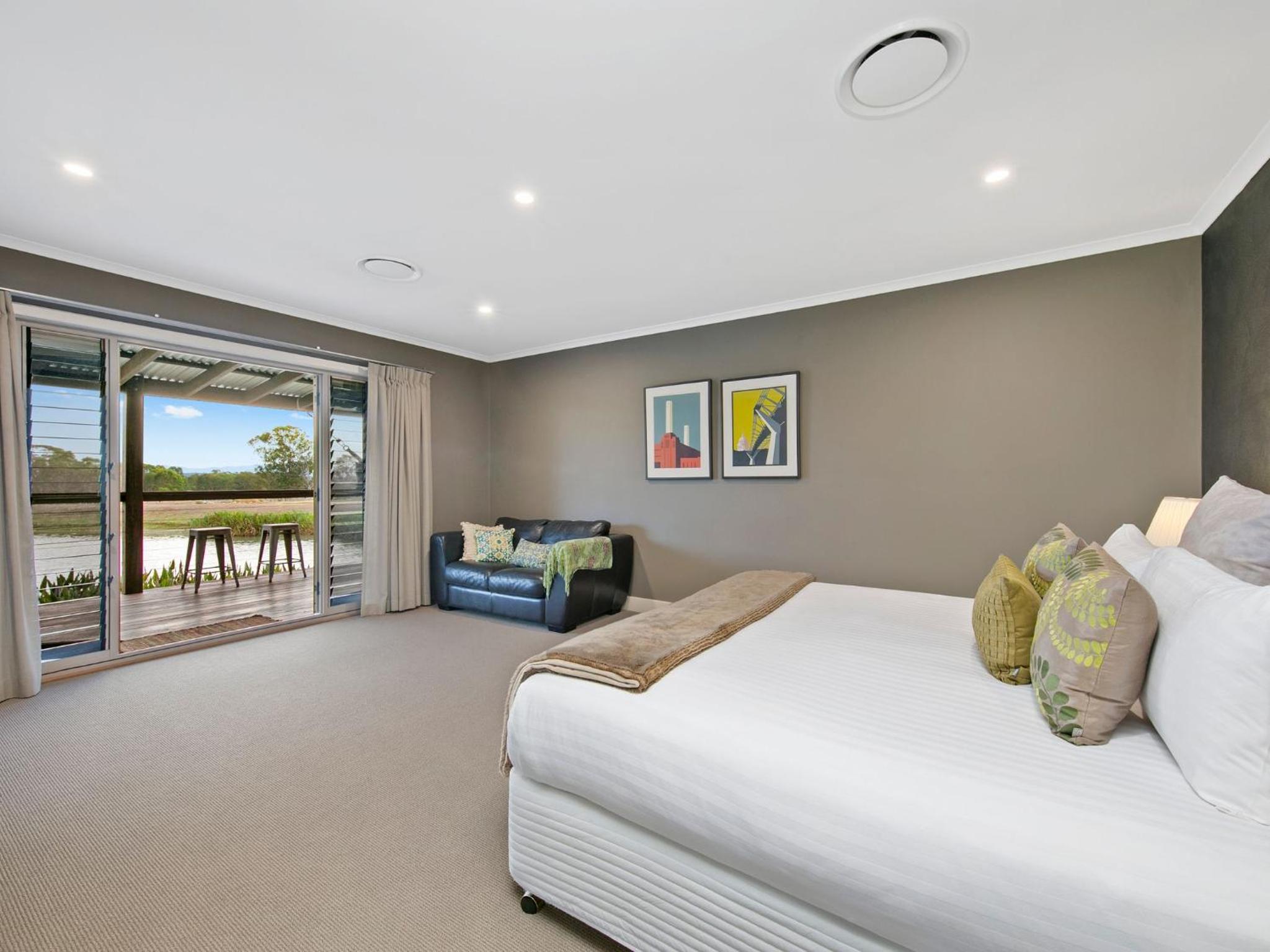 Lilies on Lovedale Estate - Heated Pool and Spa