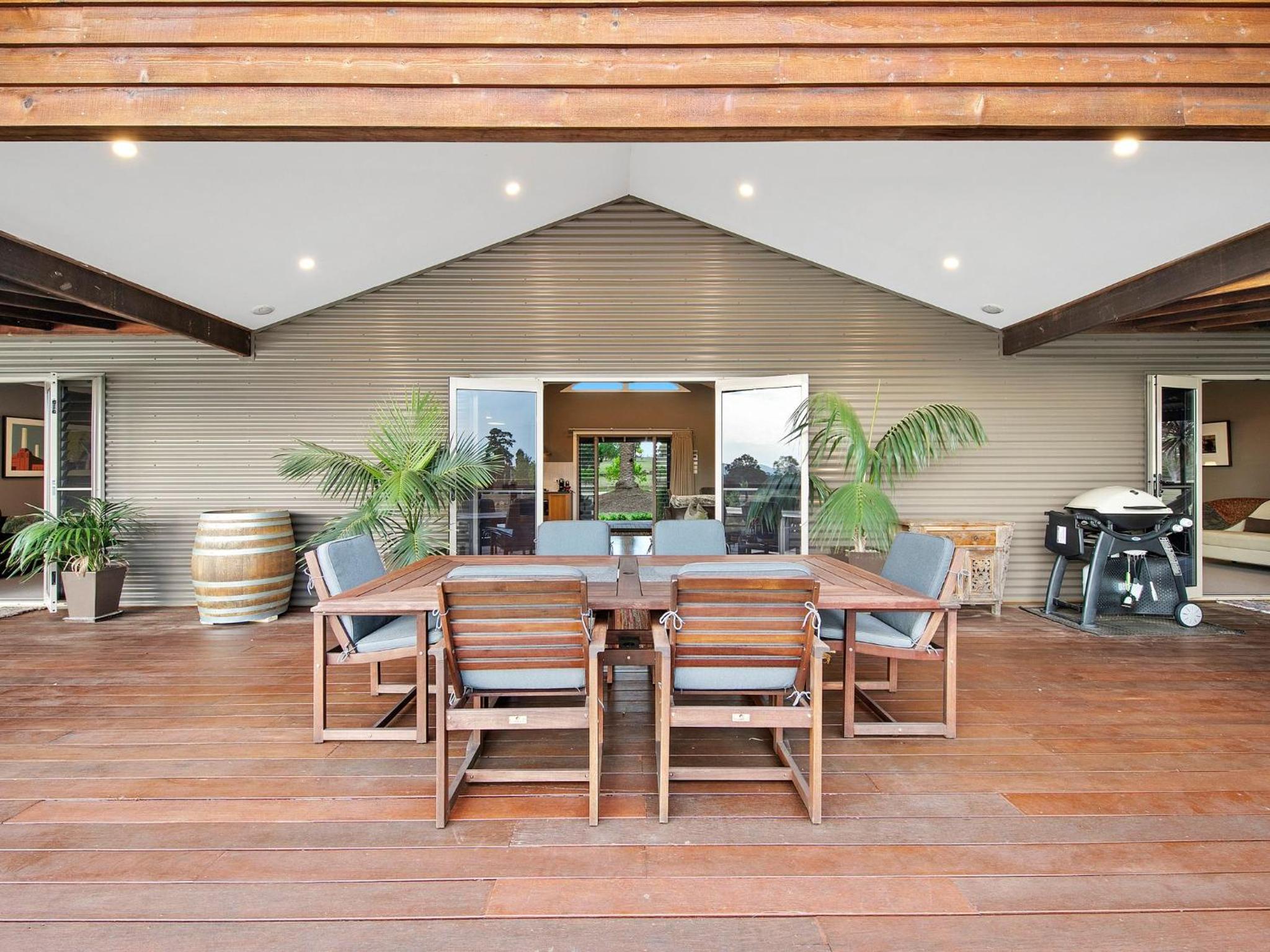 Lilies on Lovedale Estate - Heated Pool and Spa