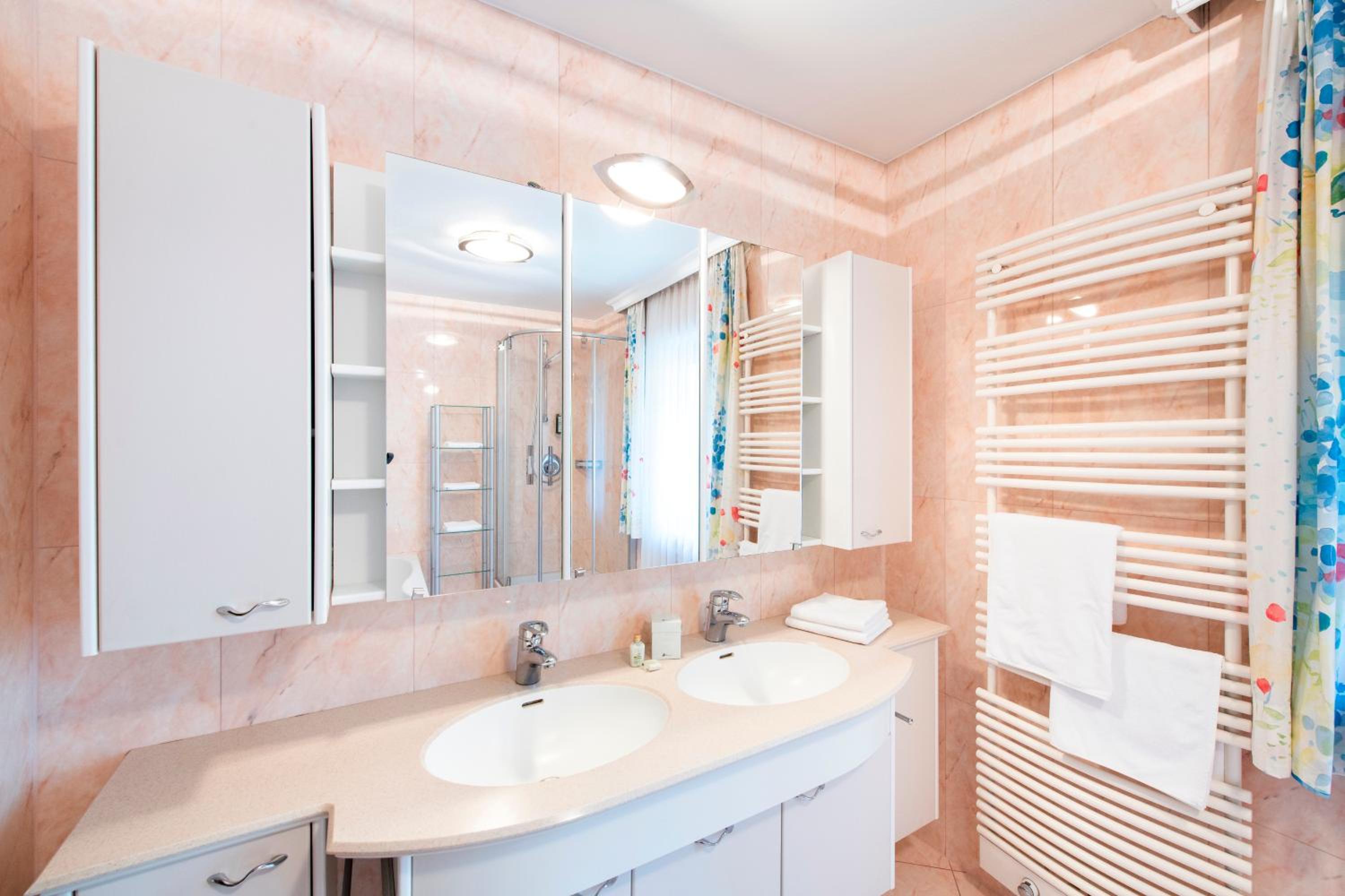 MANNI home - rooms & apartments