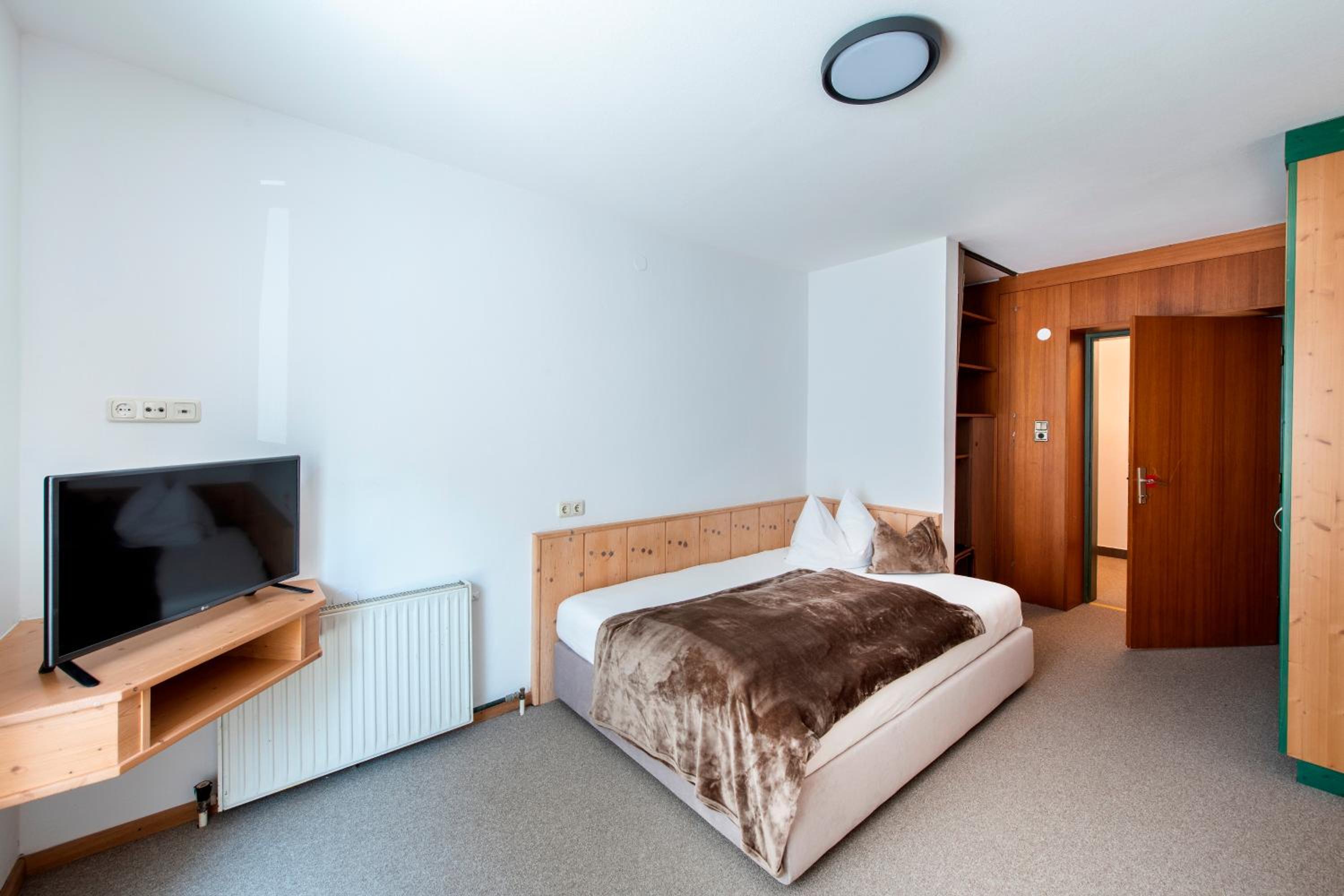 MANNI home - rooms & apartments