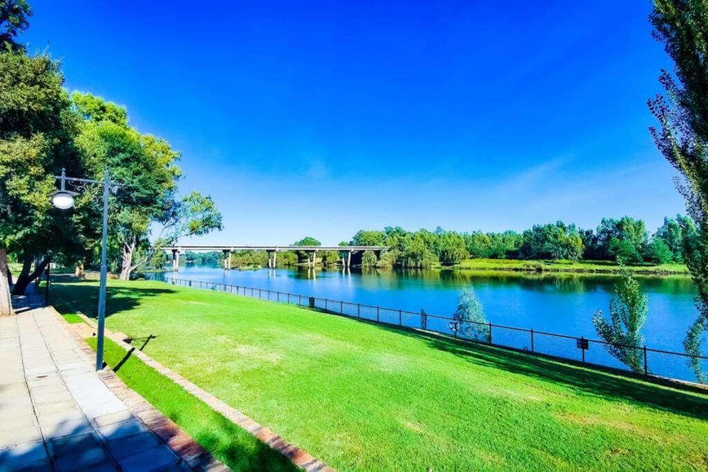 Exquisite Pont de Val Riverside Escape Apartment