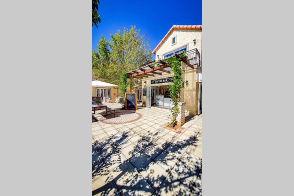 Exquisite Pont de Val Riverside Escape Apartment