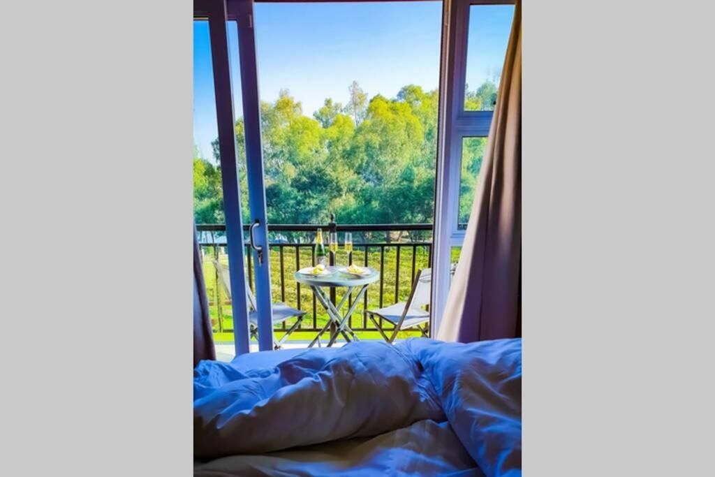 Exquisite Pont de Val Riverside Escape Apartment