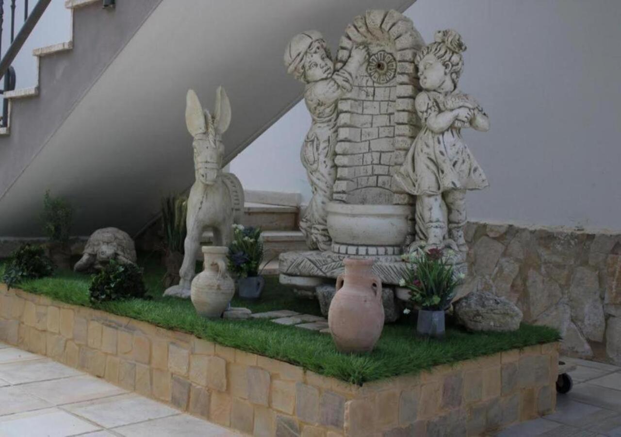 Photo 33