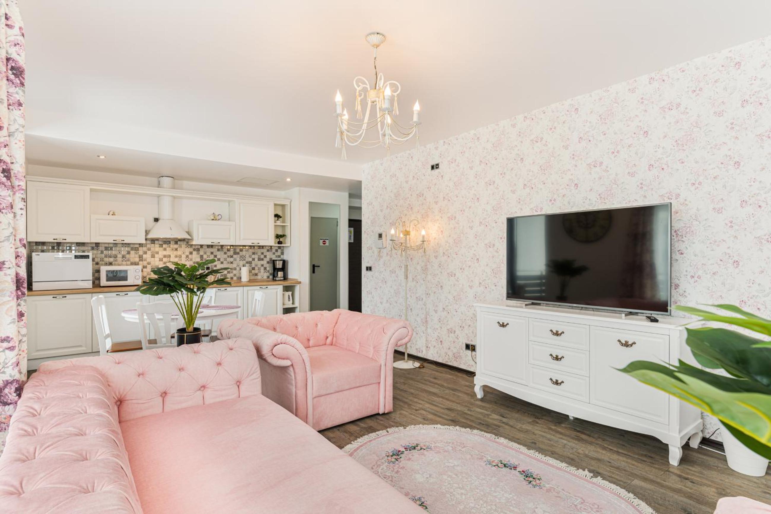 English Home in Silver Mountain Resort Poiana Brasov view 2