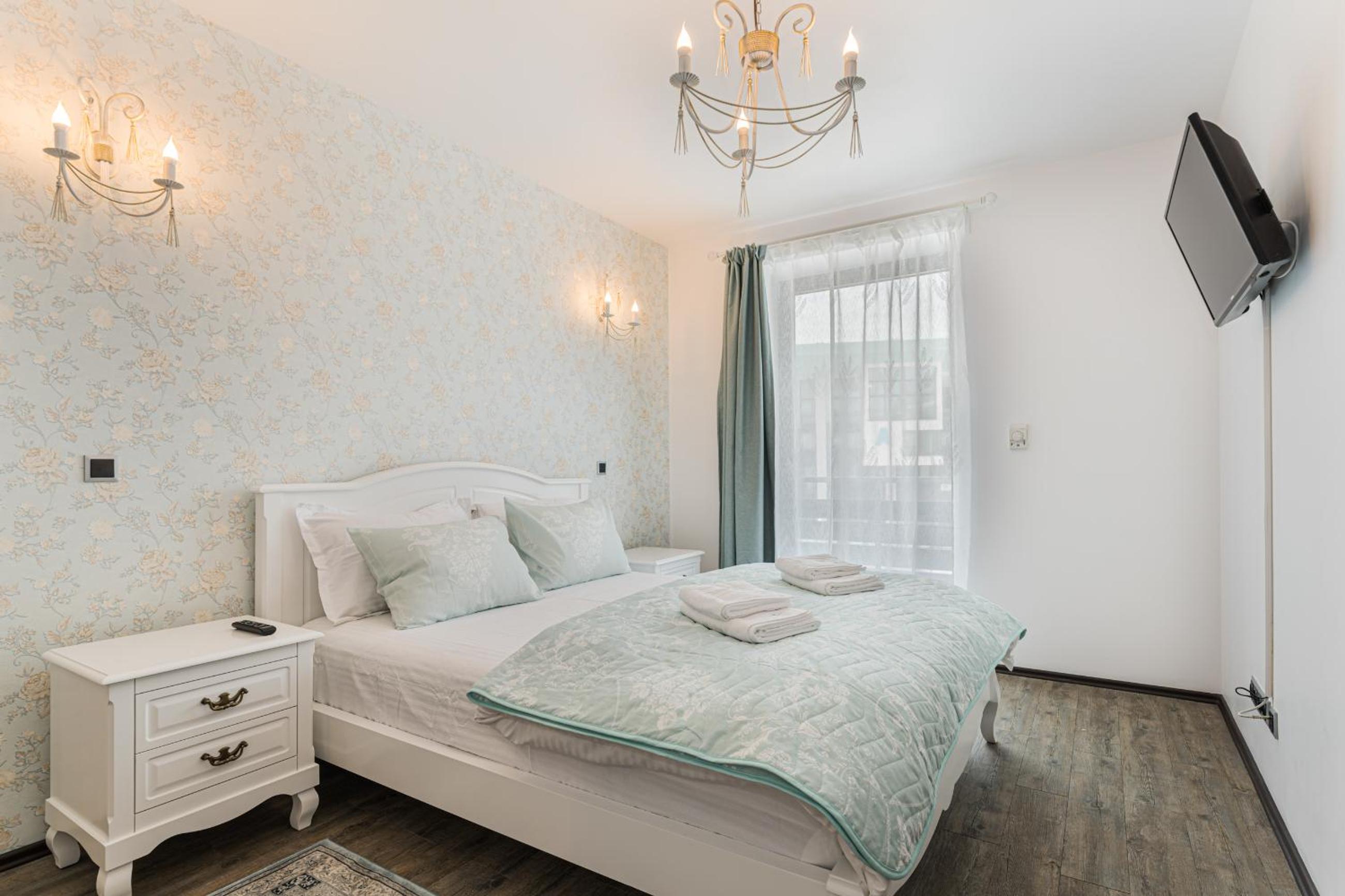 English Home in Silver Mountain Resort Poiana Brasov view 3