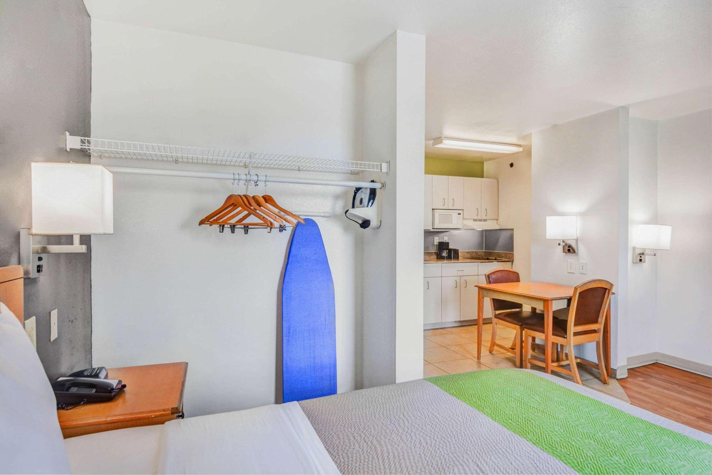 Opelika Vacations - Studio 6-Opelika, AL - Auburn Al - Property Image 24