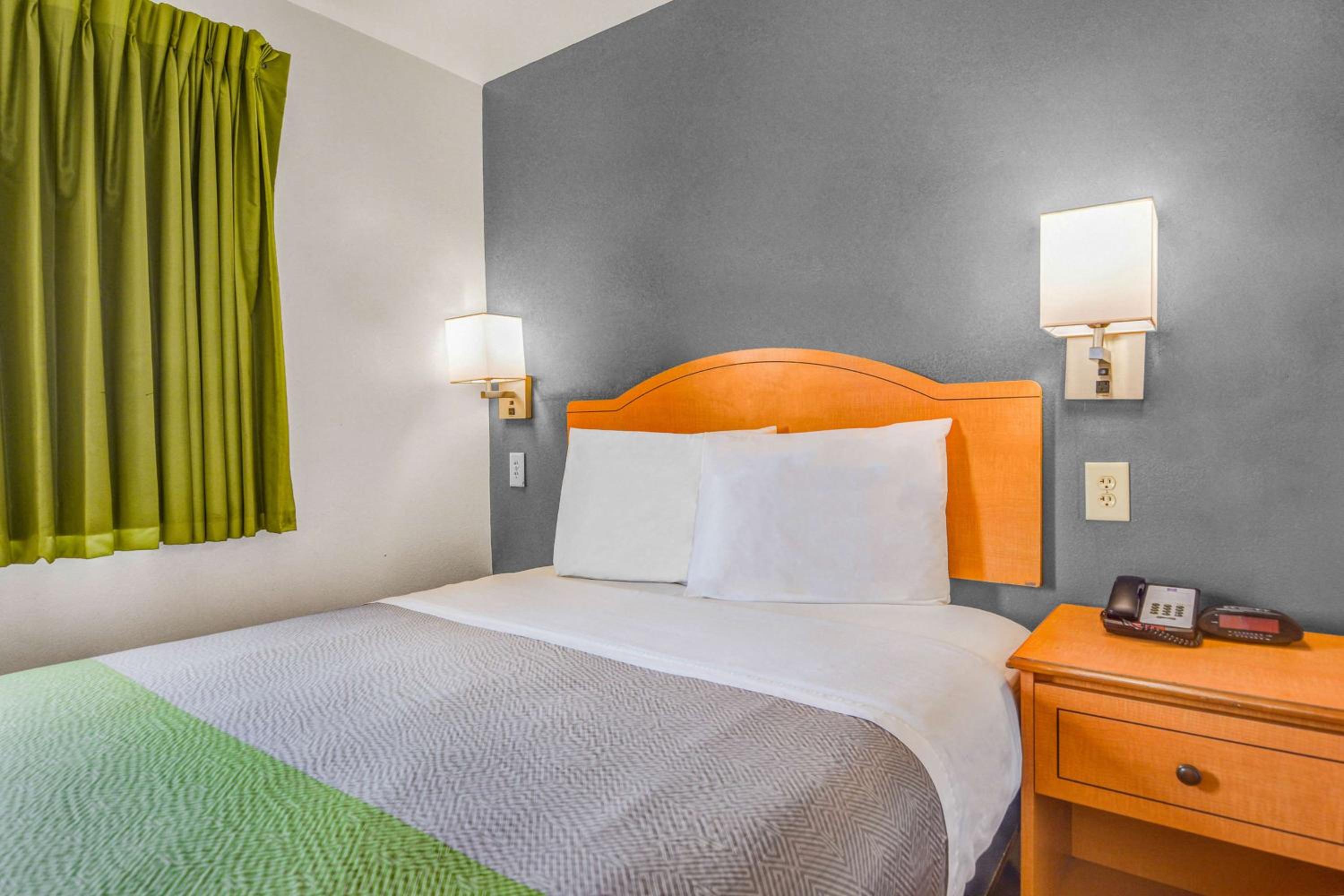 Opelika Vacations - Studio 6-Opelika, AL - Auburn Al - Property Image 23